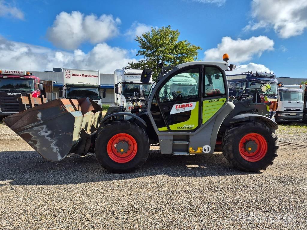 CLAAS Scorpion 7044 農業用伸縮臂裝載機
