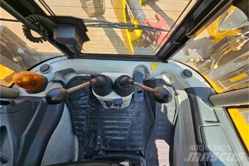 Dezzi CMI 4X4 TLB 反鏟裝載機