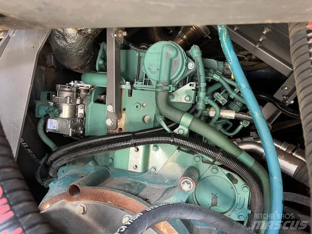 Volvo P 6870D 瀝青攤舖機/鋪路機