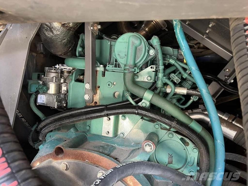 Volvo P 6870D 瀝青攤舖機/鋪路機