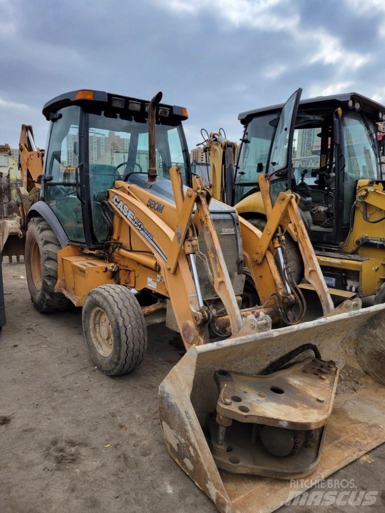 CASE 580 M 反鏟裝載機
