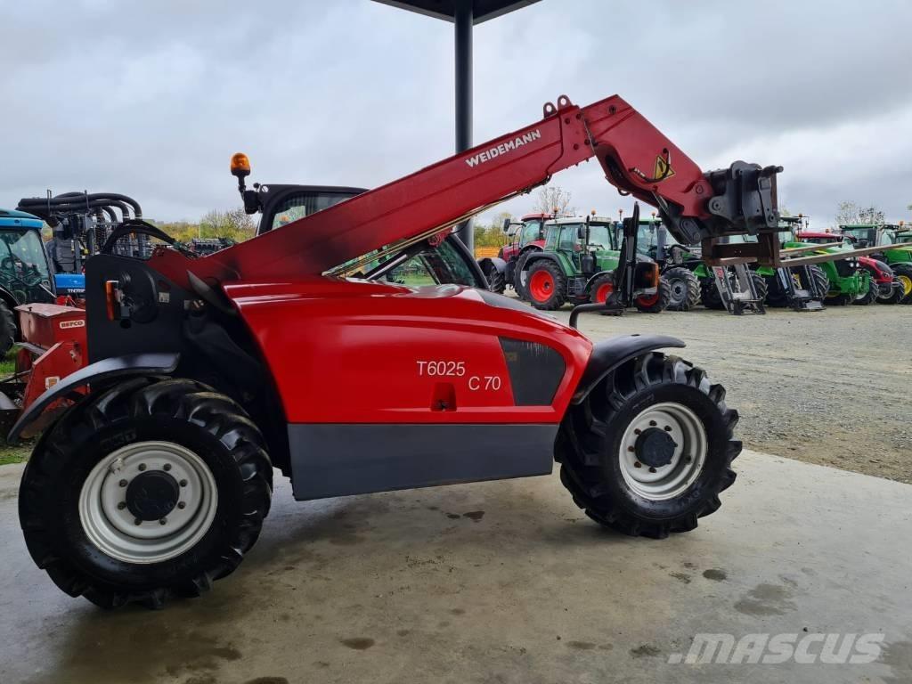 Weidemann T6025 伸縮臂操作車