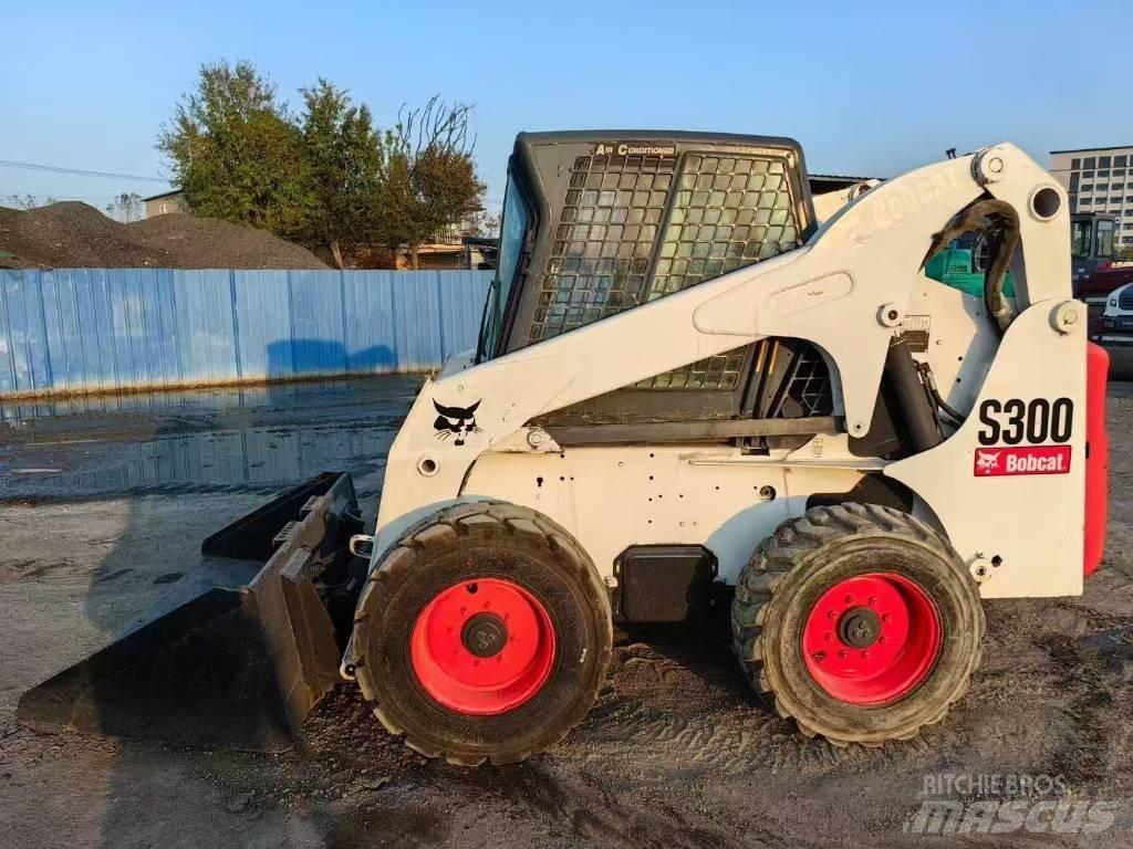 Bobcat S 300 滑移轉向裝載機