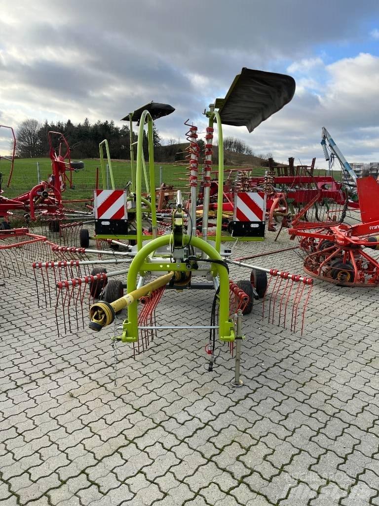 CLAAS Liner 450 耙與翻草機