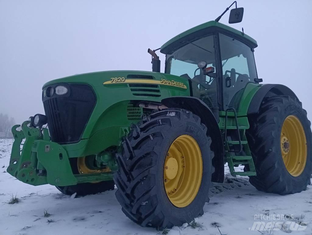 John Deere 7820 曳引機