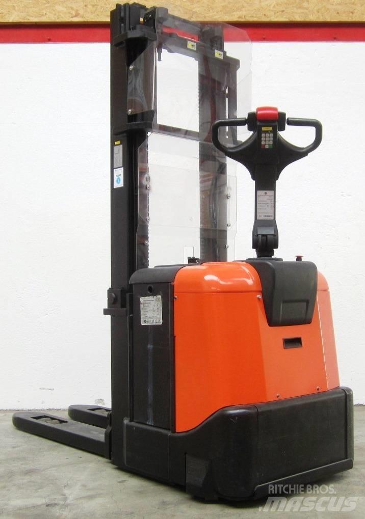 BT SPE 200 行走控制式堆積機