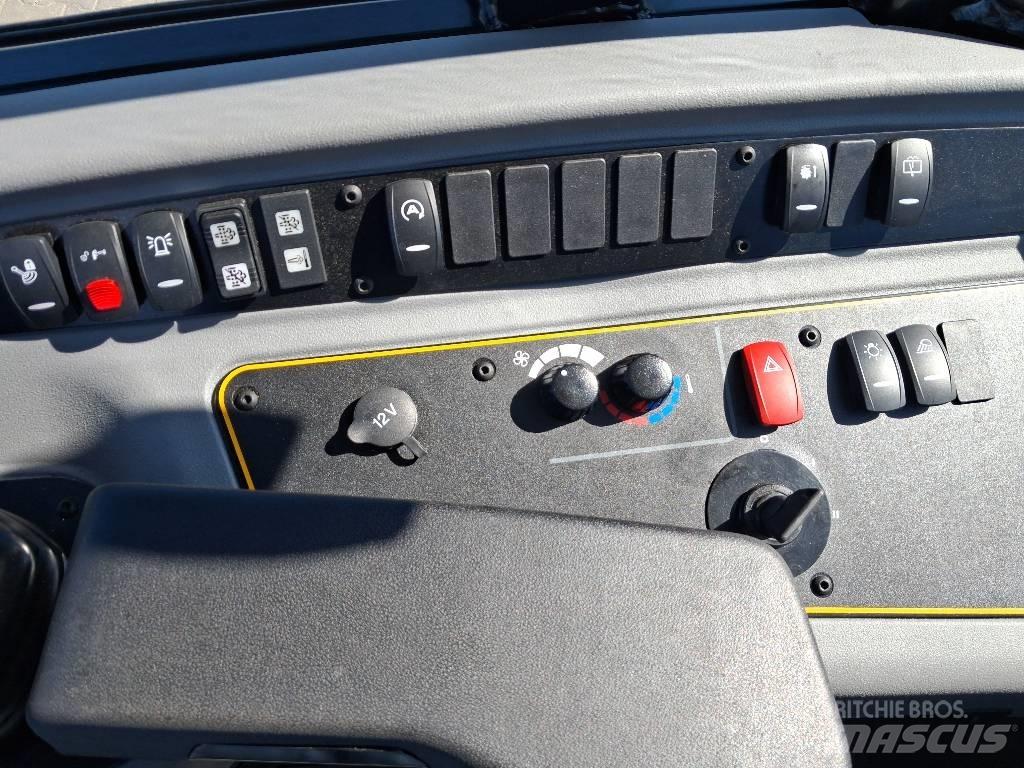 JCB 409 輪胎式裝載機