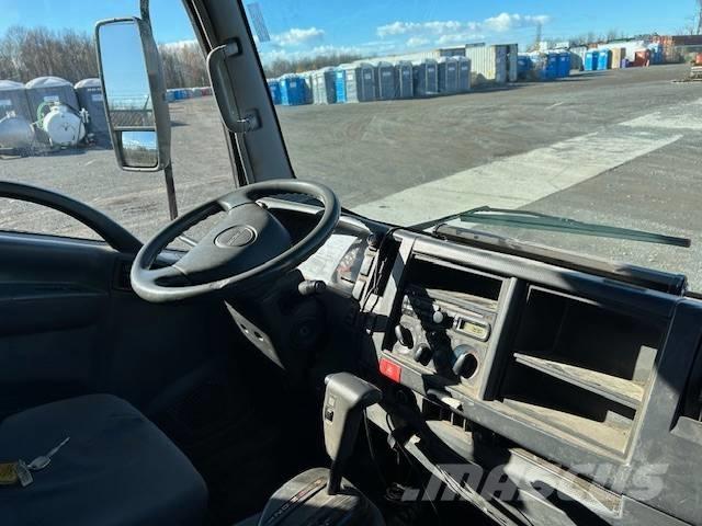 Isuzu NRR 平板式/側卸式卡車