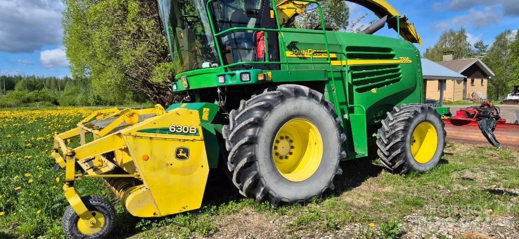 John Deere 7300 自走式飼料採集機