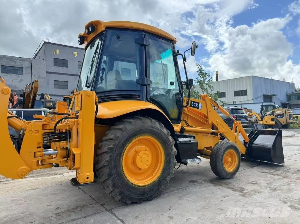 JCB 3CX 反鏟裝載機