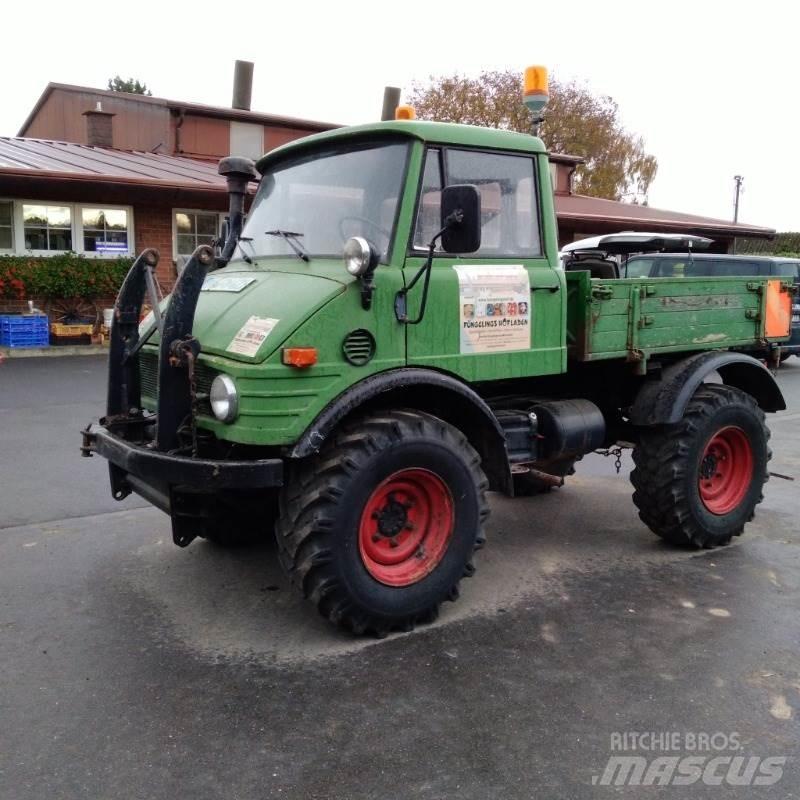 Mercedes-Benz U421 曳引機