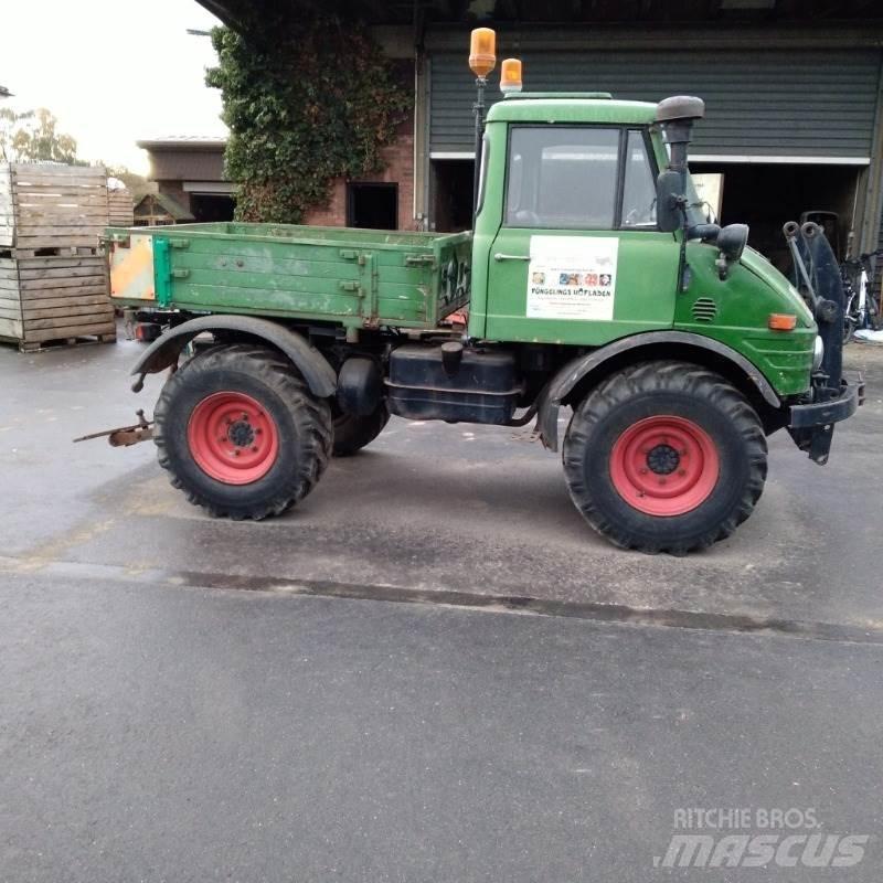 Mercedes-Benz U421 曳引機