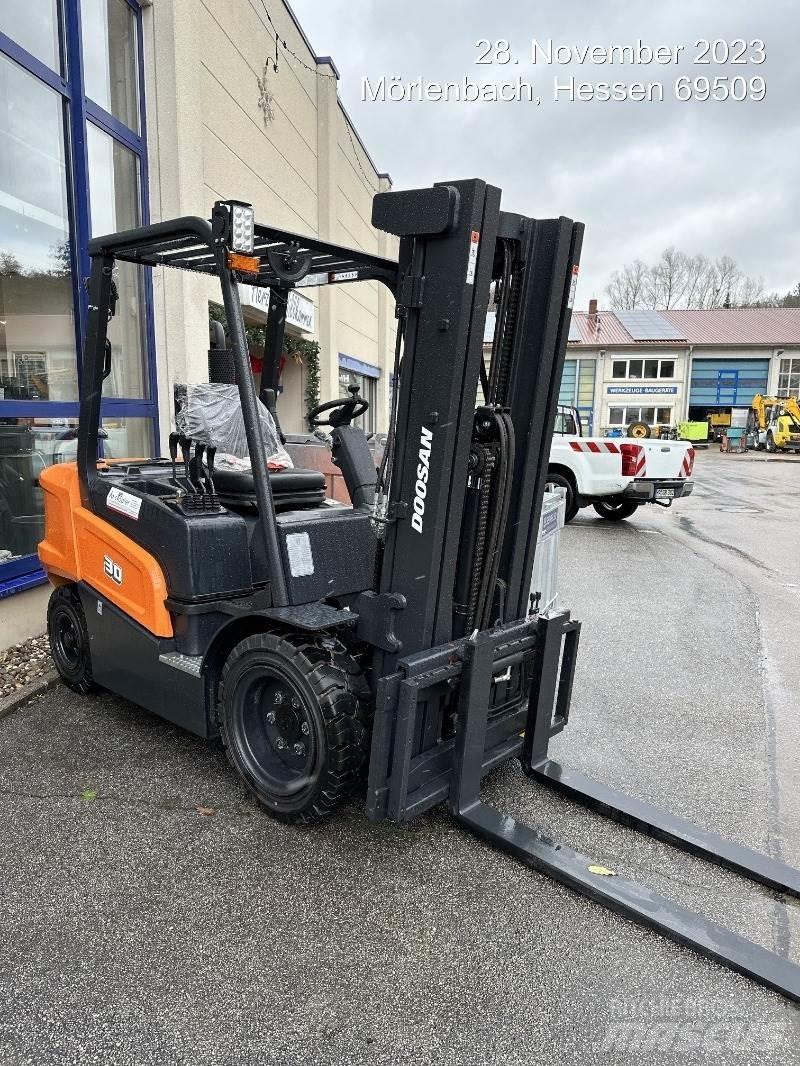 Doosan D30NXS 柴油卡車