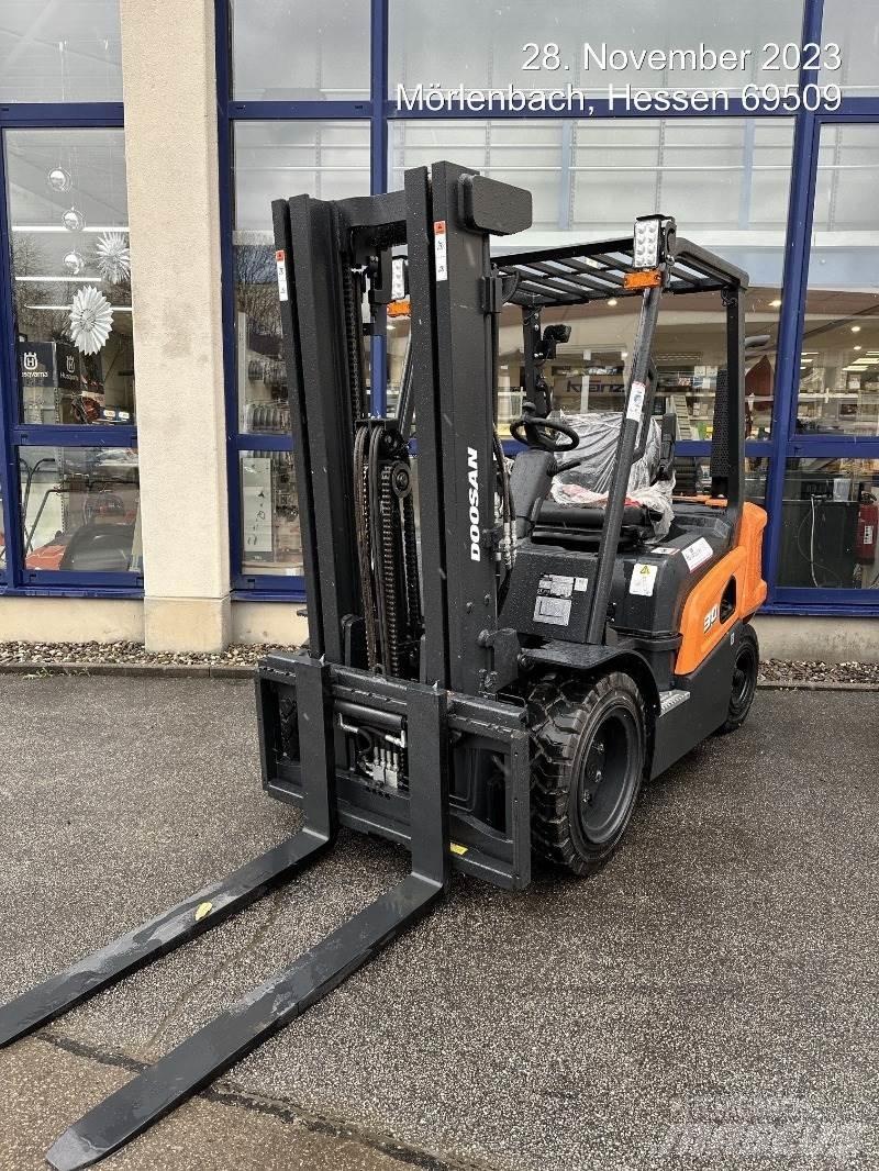Doosan D30NXS 柴油卡車