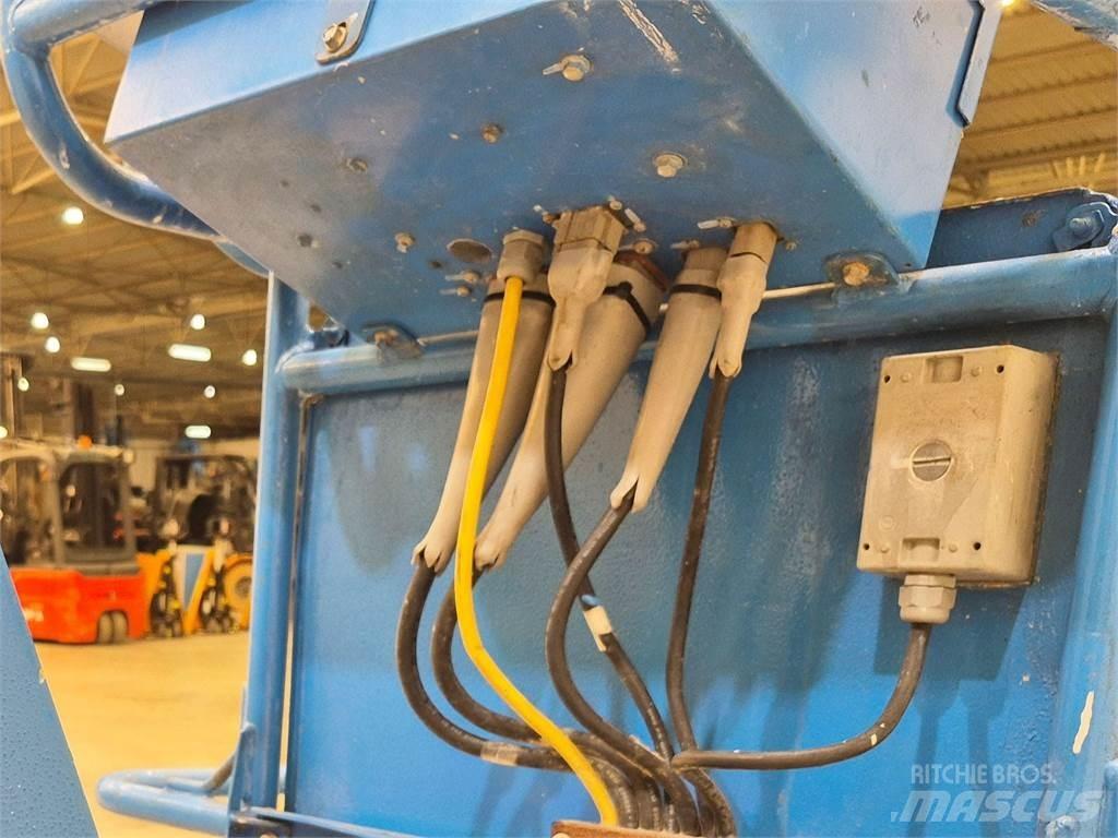 Genie Z30 20NRJ 曲臂高空作業車