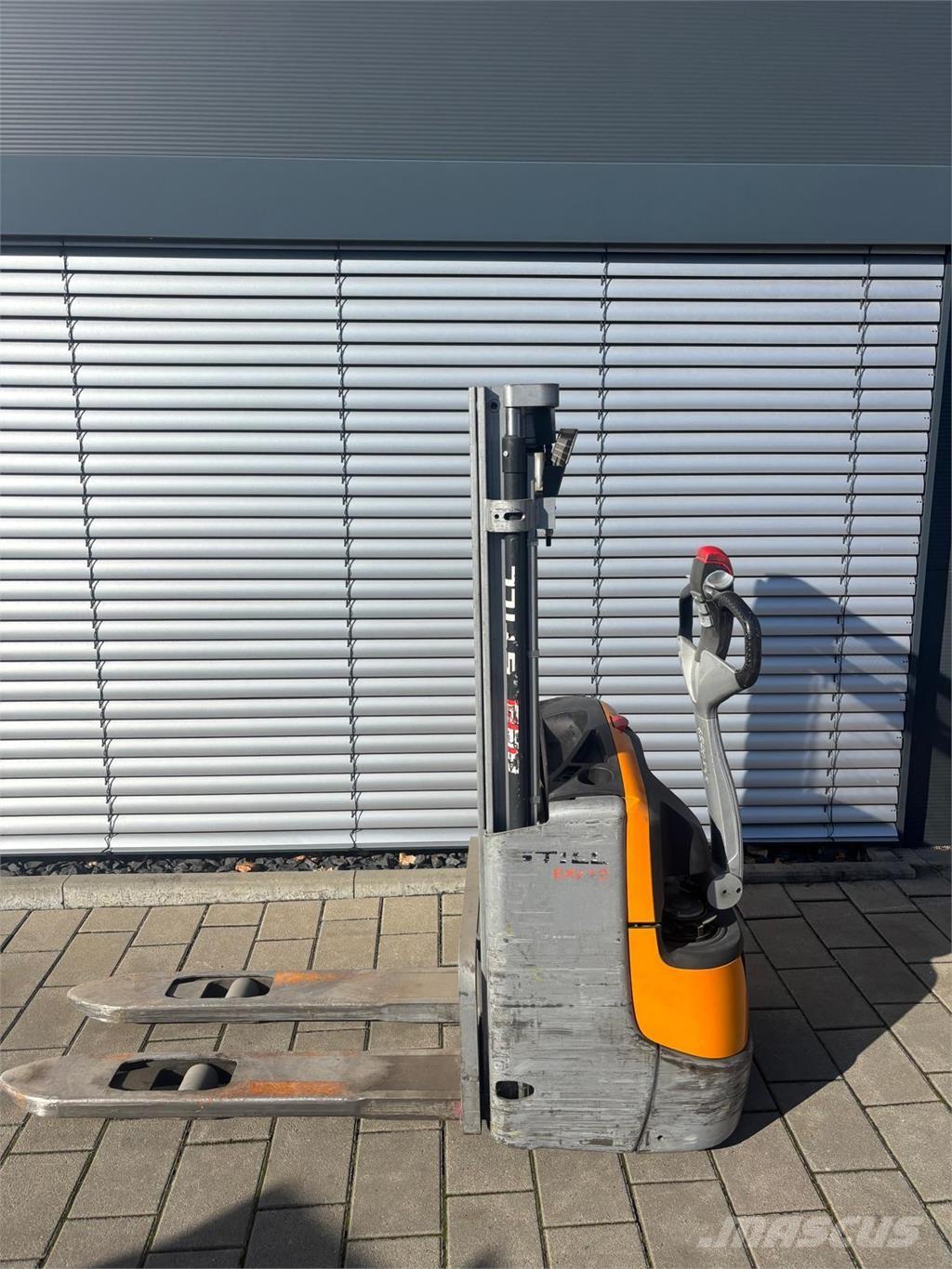 Still EXV12 自走式堆積機