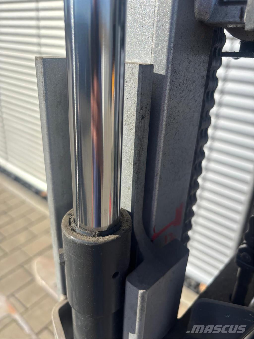 Still EXV12 自走式堆積機