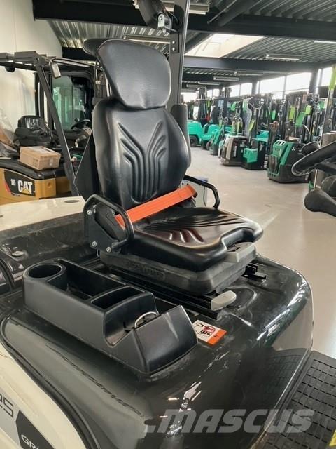 Mitsubishi FD25N3 柴油卡車