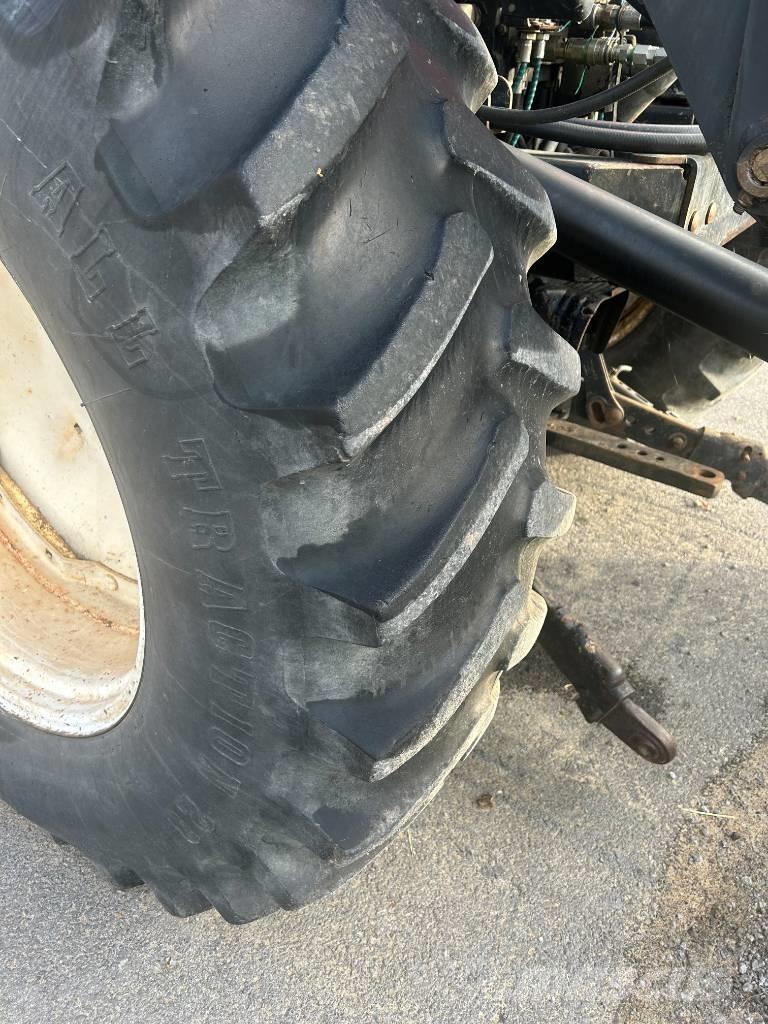 New Holland TV 140 曳引機