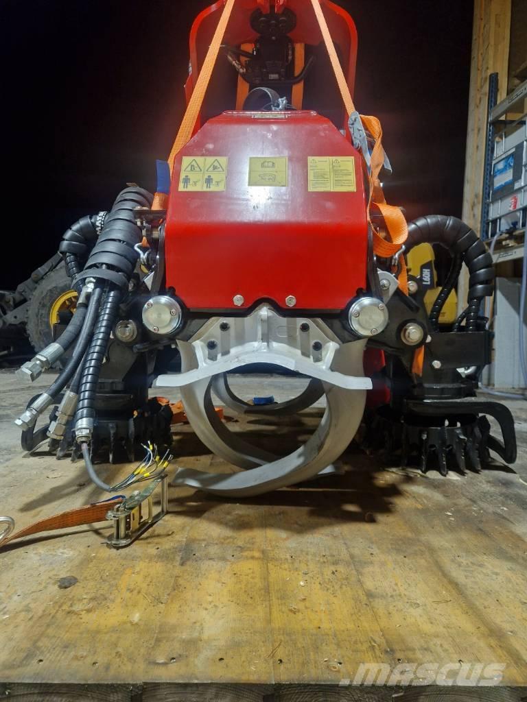 Komatsu C 144 收穫機頭