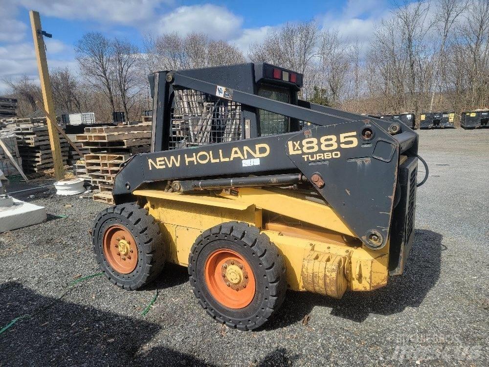 New Holland LX 885 滑移轉向裝載機