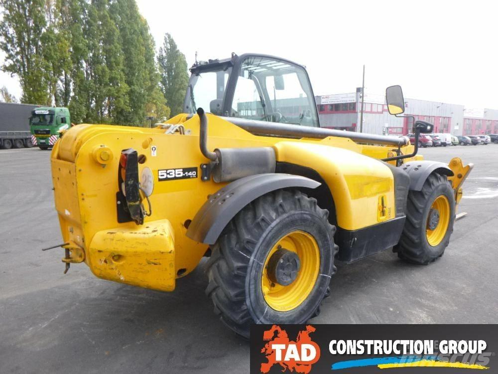 JCB 535-140 Hiviz 伸縮臂操作車