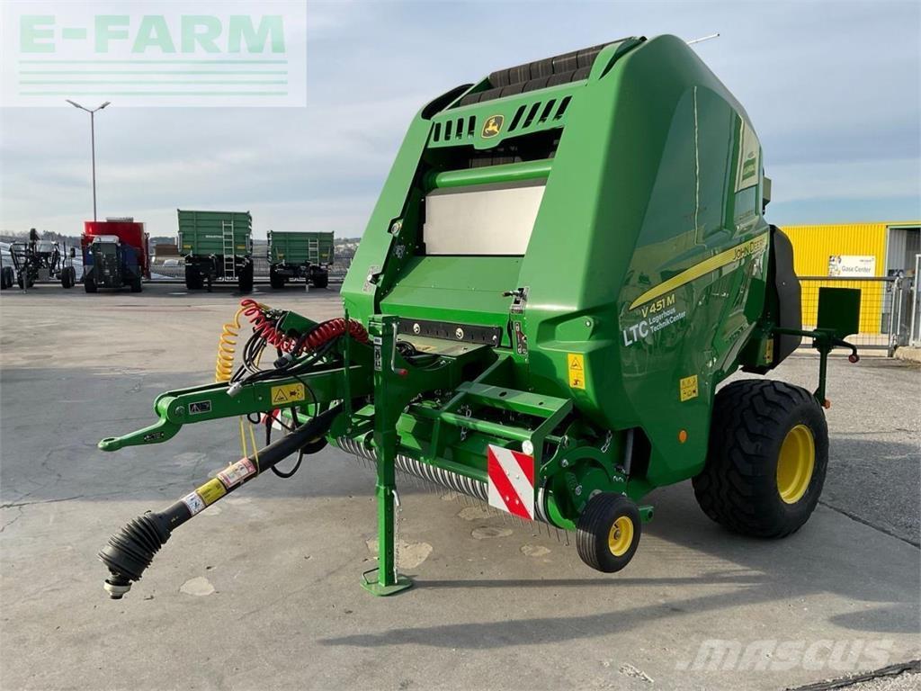 John Deere V451 M 方形打捆機