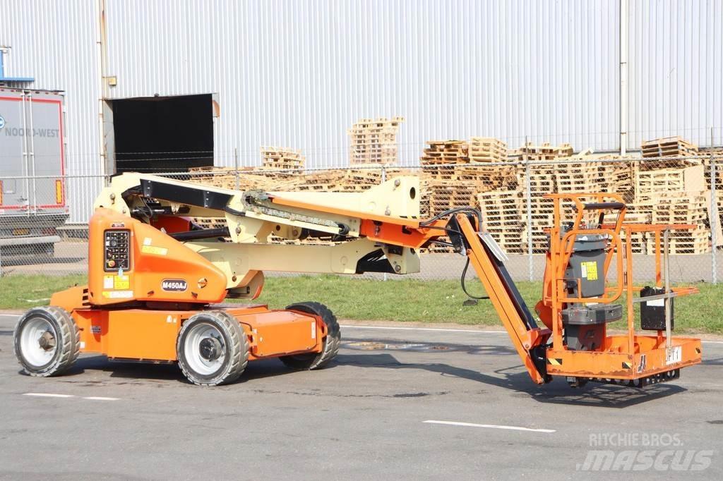 JLG M450AJ 曲臂高空作業車