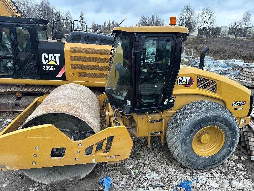 CAT CS 12 GC 單輪滾壓機