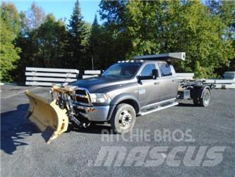 Dodge Ram 4500 HD 刮雪板和犁
