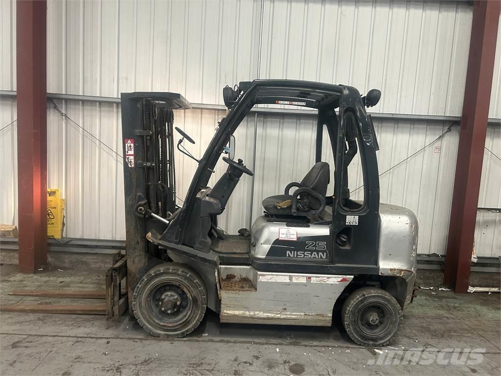 Nissan FD02A25Q 柴油卡車