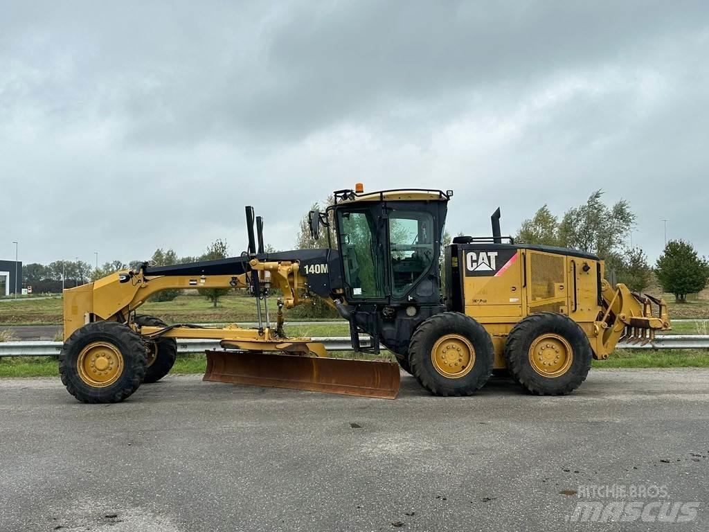 CAT 140M 平土機