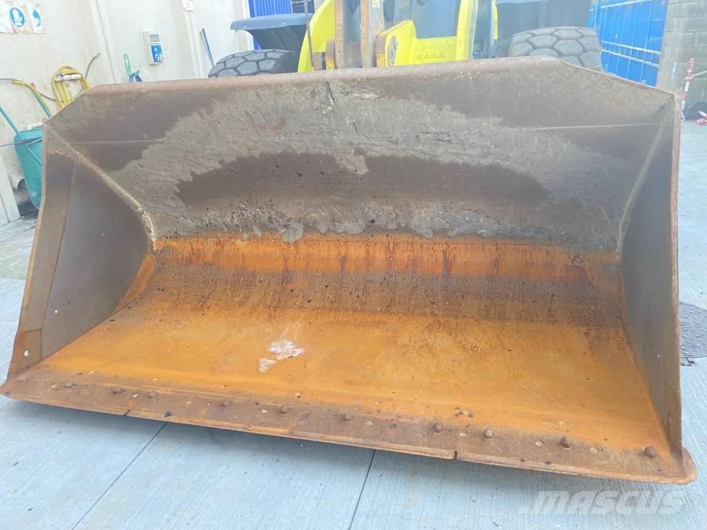 CASE 821G 輪胎式裝載機