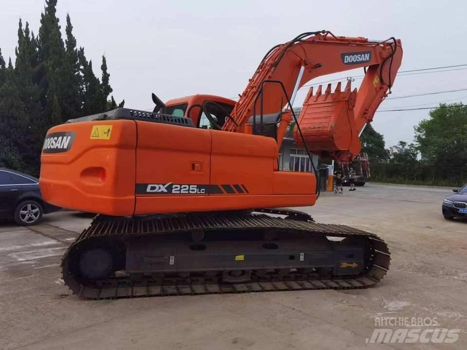 Doosan DX 225 履帶式 挖土機/掘鑿機/挖掘機