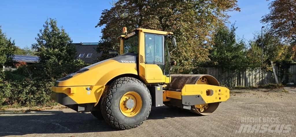 Volvo SD 135 B 單輪滾壓機