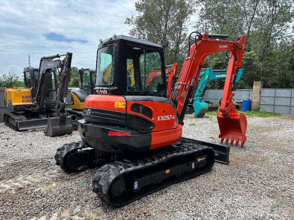 Kubota KX 057-4 小型挖土機/掘鑿機<7t(小型挖掘機)