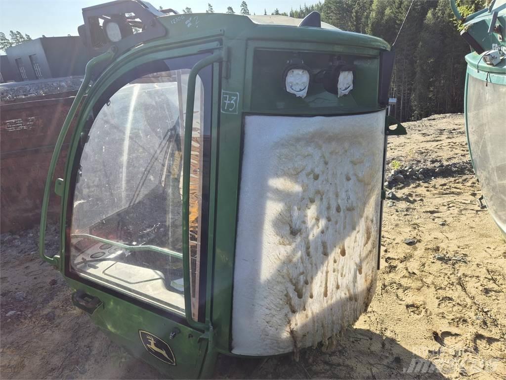 John Deere 1270G 駕駛室與內部