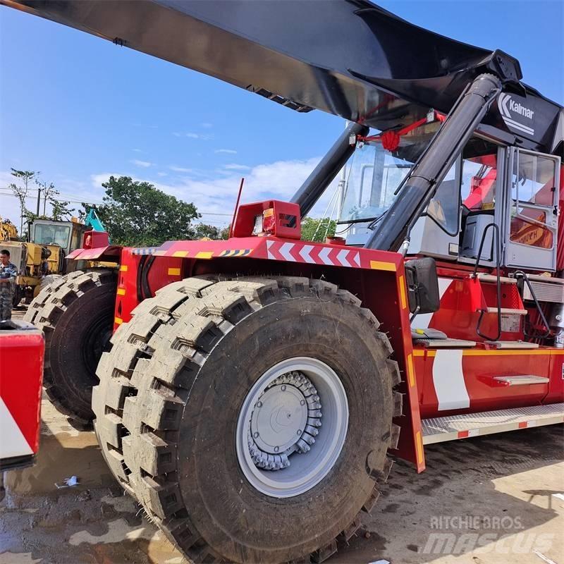 Kalmar DRF 450 前伸型堆積機