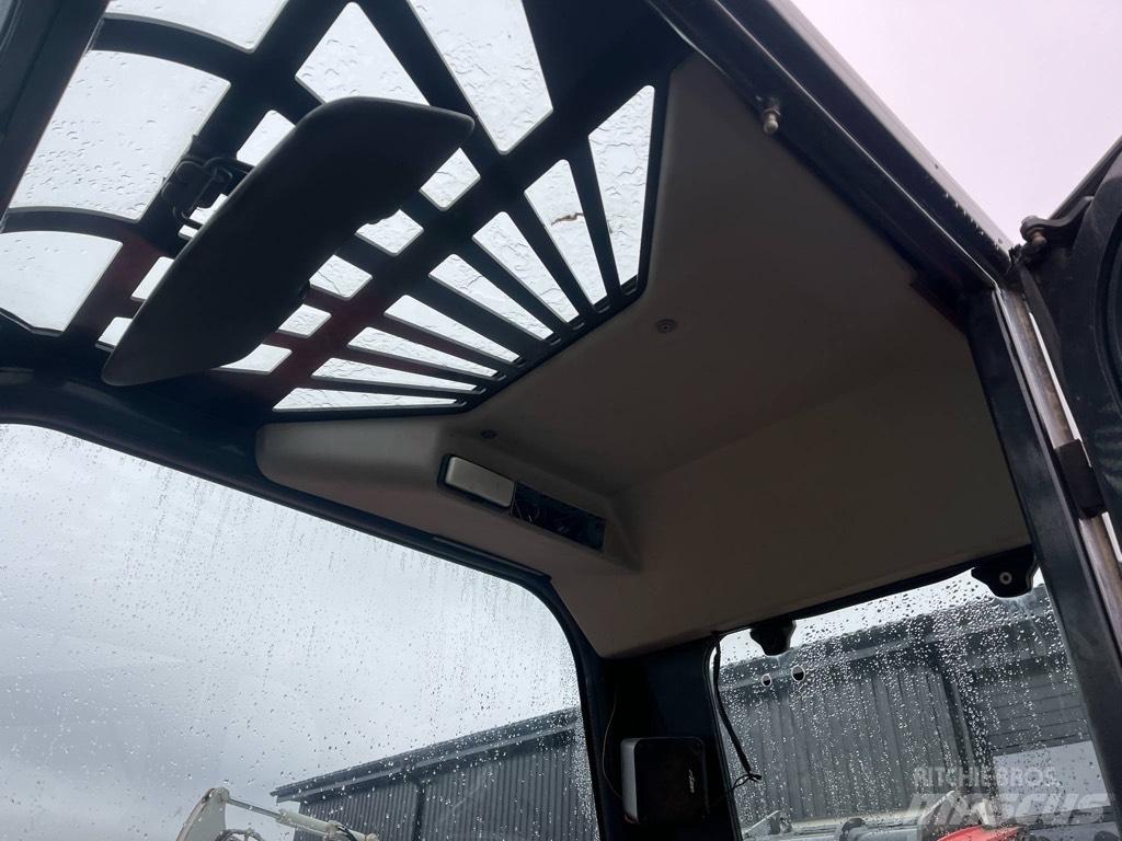 Massey Ferguson 8937 伸縮臂操作車