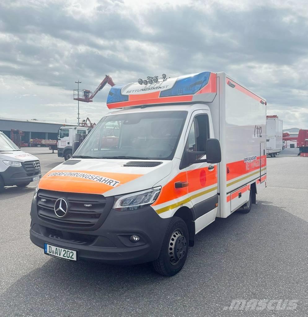 Mercedes-Benz 100 D 救護車