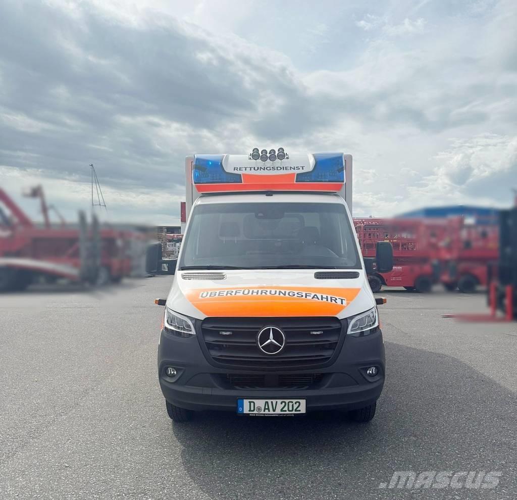 Mercedes-Benz 100 D 救護車