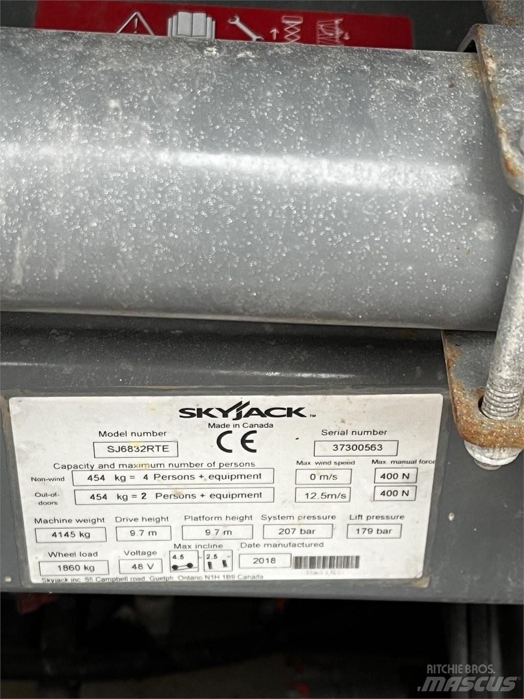 SkyJack SJ 6832 RTE 剪式升降機