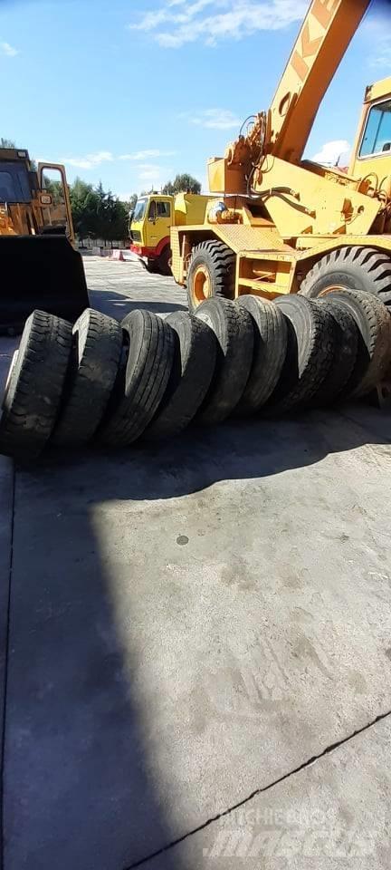 Bridgestone 13R22.5 輪胎、車輪和輪圈