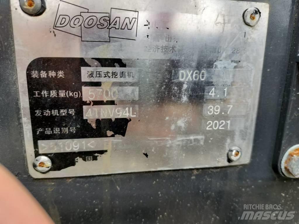 Doosan DX 60 小型挖土機/掘鑿機<7t(小型挖掘機)