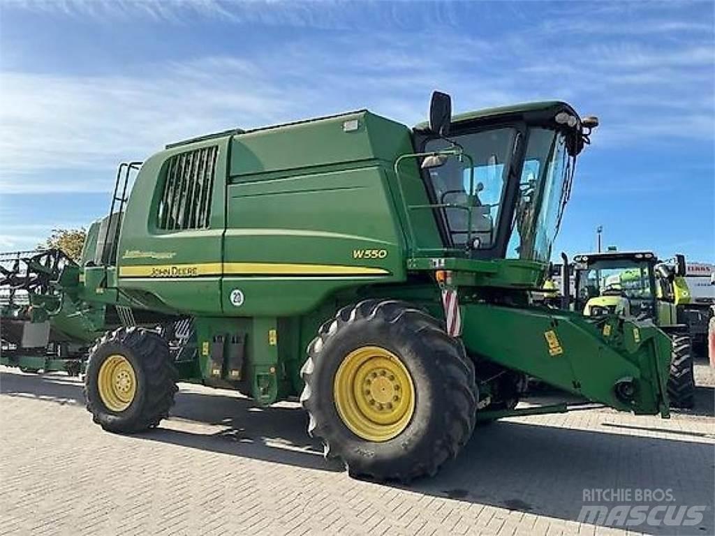 John Deere W550 聯合收穫機