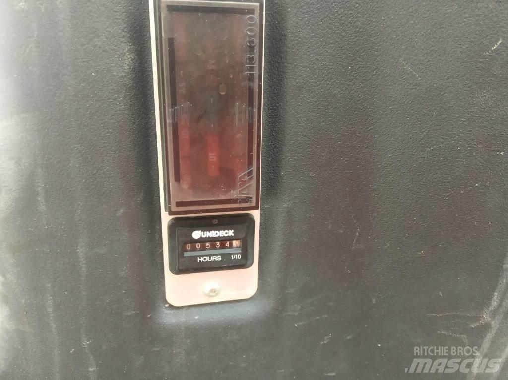Ausa D 150 AH G 側卸礦車