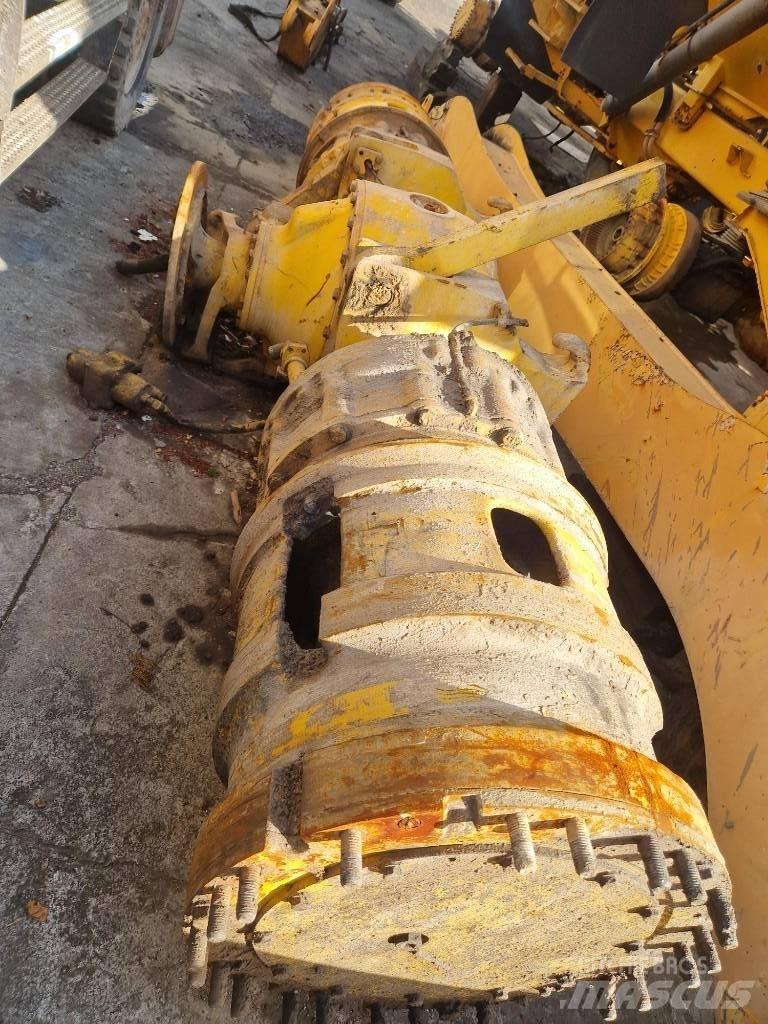 Komatsu KWA 055HD-4 軸