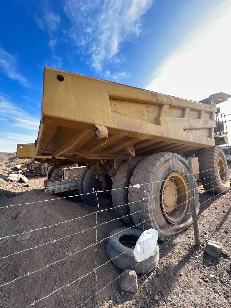CAT 777 D 側卸礦車