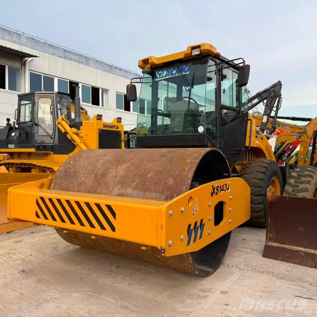XCMG XS 143 單輪滾壓機
