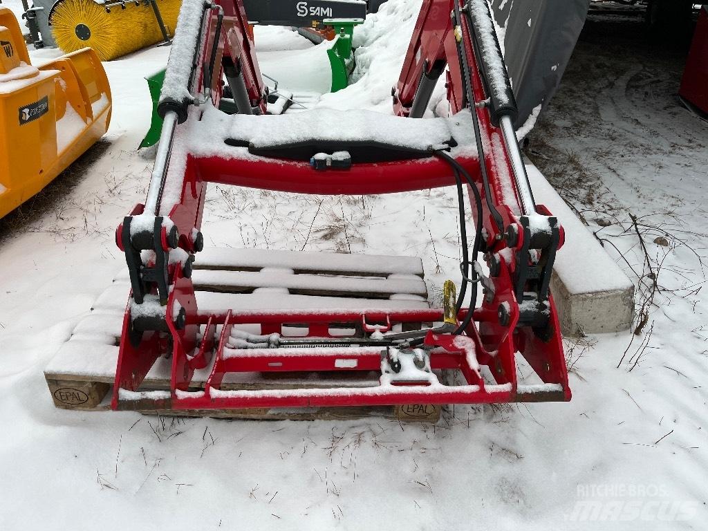 Massey Ferguson 945 前端裝載機和挖掘機